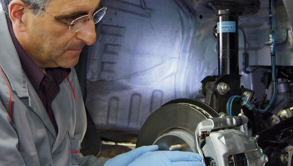Hamulce i systemy bezpieczeństwa: czy twój mechanik potrafi je obsługiwać?