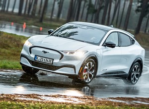 Ford Mustang Mach-E: elektryczny rozrabiaka