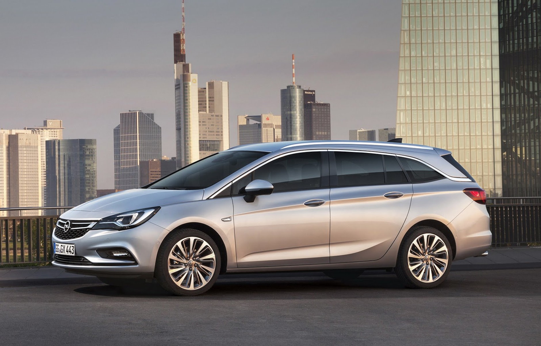 Frankfurt 2015: czym zaskoczy Opel Astra Sports Tourer?