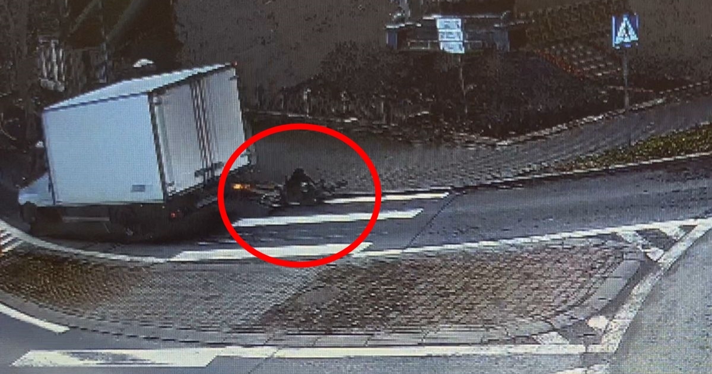 Bus potrącił rowerzystkę. Kto zawinił? Wszystko widać na nagraniu