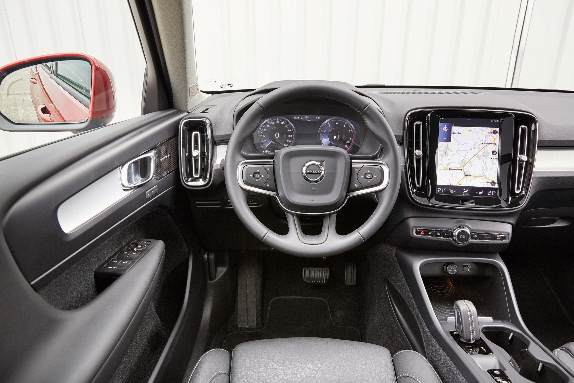 Porównanie: Jaguar E-Pace i Volvo XC 40 - małe Suv-y, duża frajda?