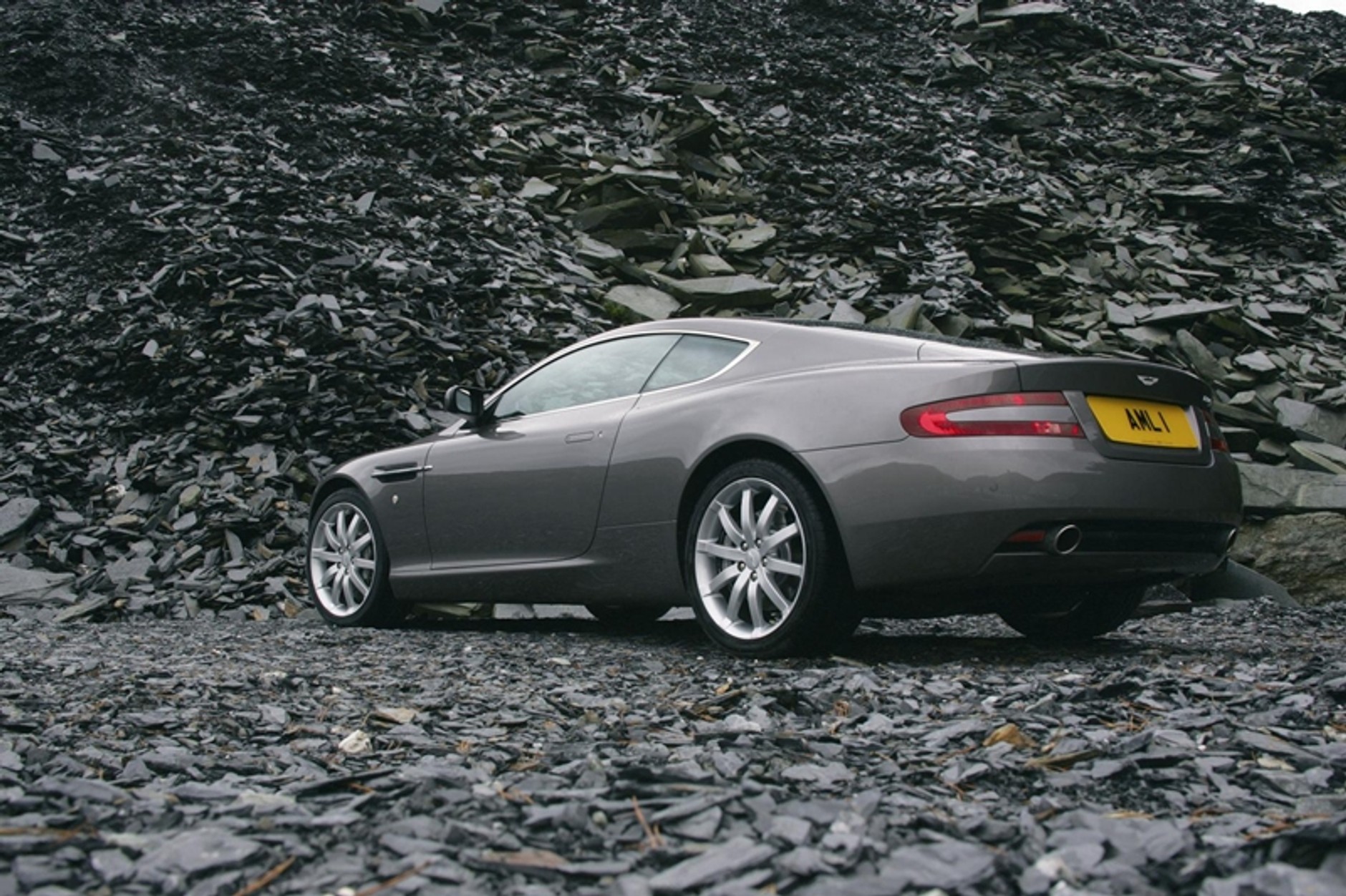 Aston Martin pojawił się w Polsce, na drogach będzie teraz piękniej