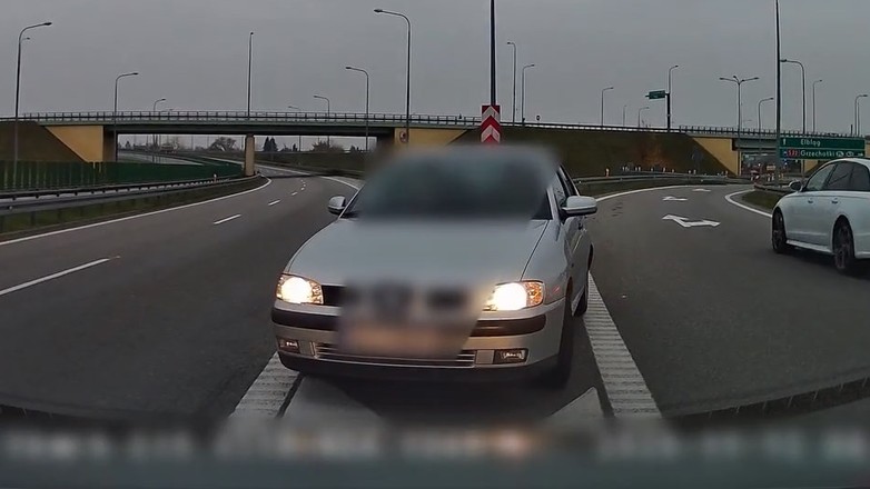 Jazda pod prąd na trasie S7