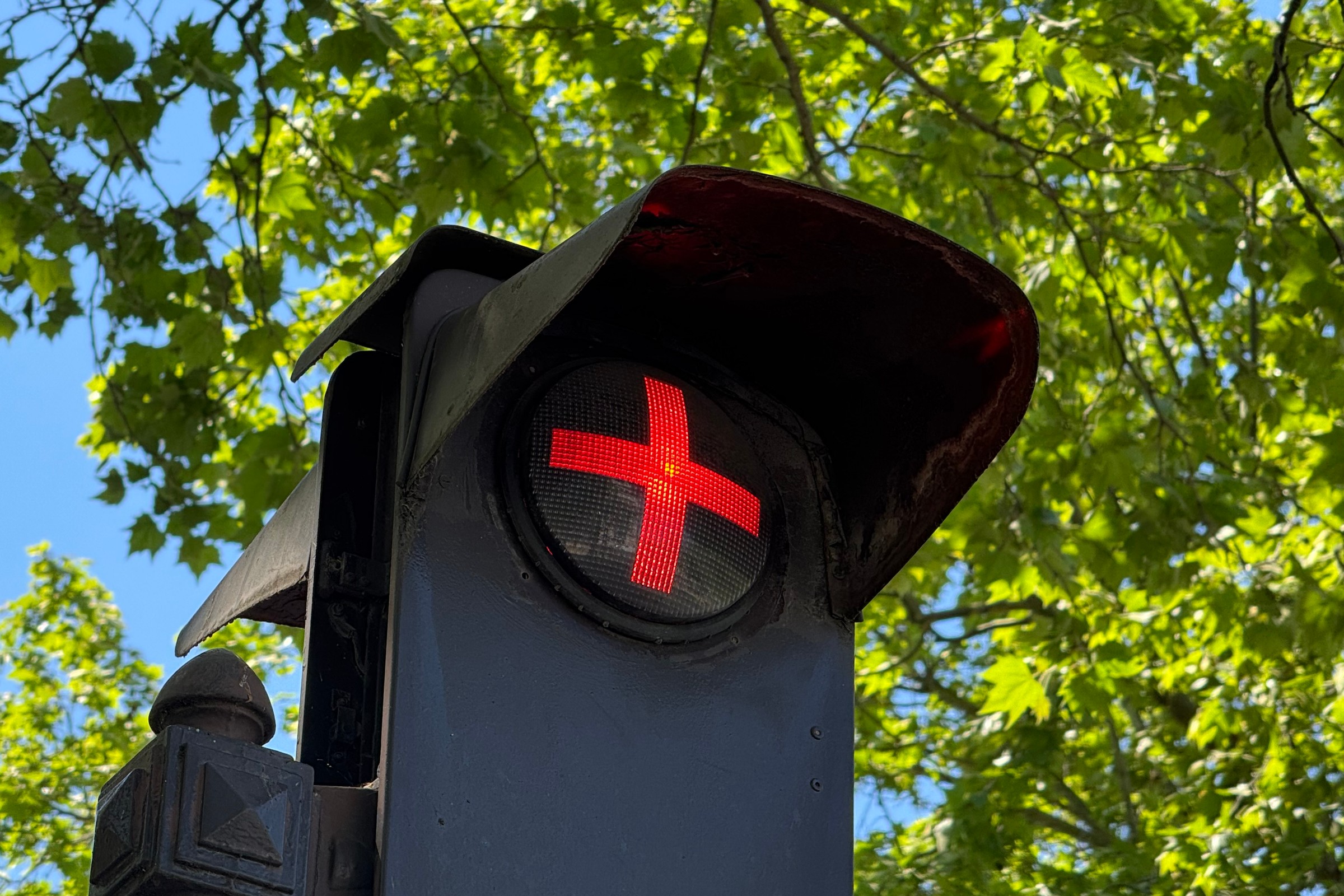 Sygnalizator z plusem to francuski pomocnik kierowców. Pozwala redukować korki