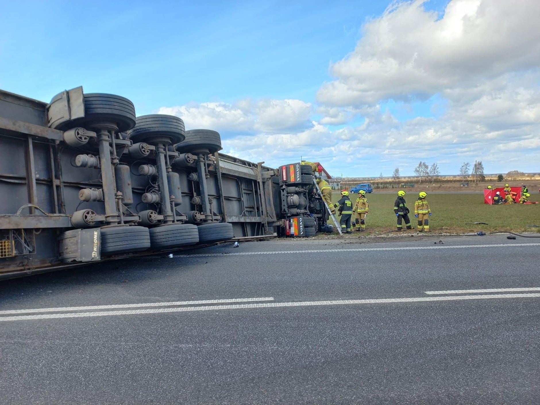 Poważny wypadek na DK92 pod Grońskiem. Trasa była zablokowana kilka godzin
