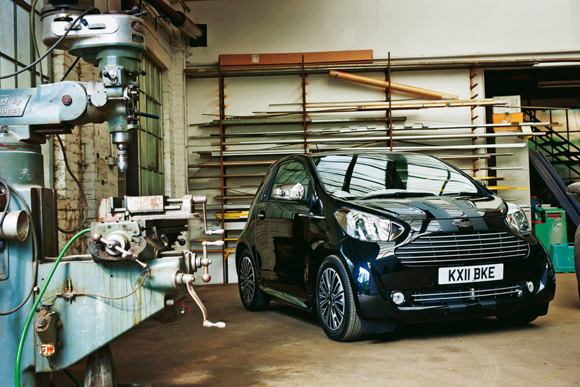 Aston Martin Cygnet: koniec świata James Bond ma malucha!