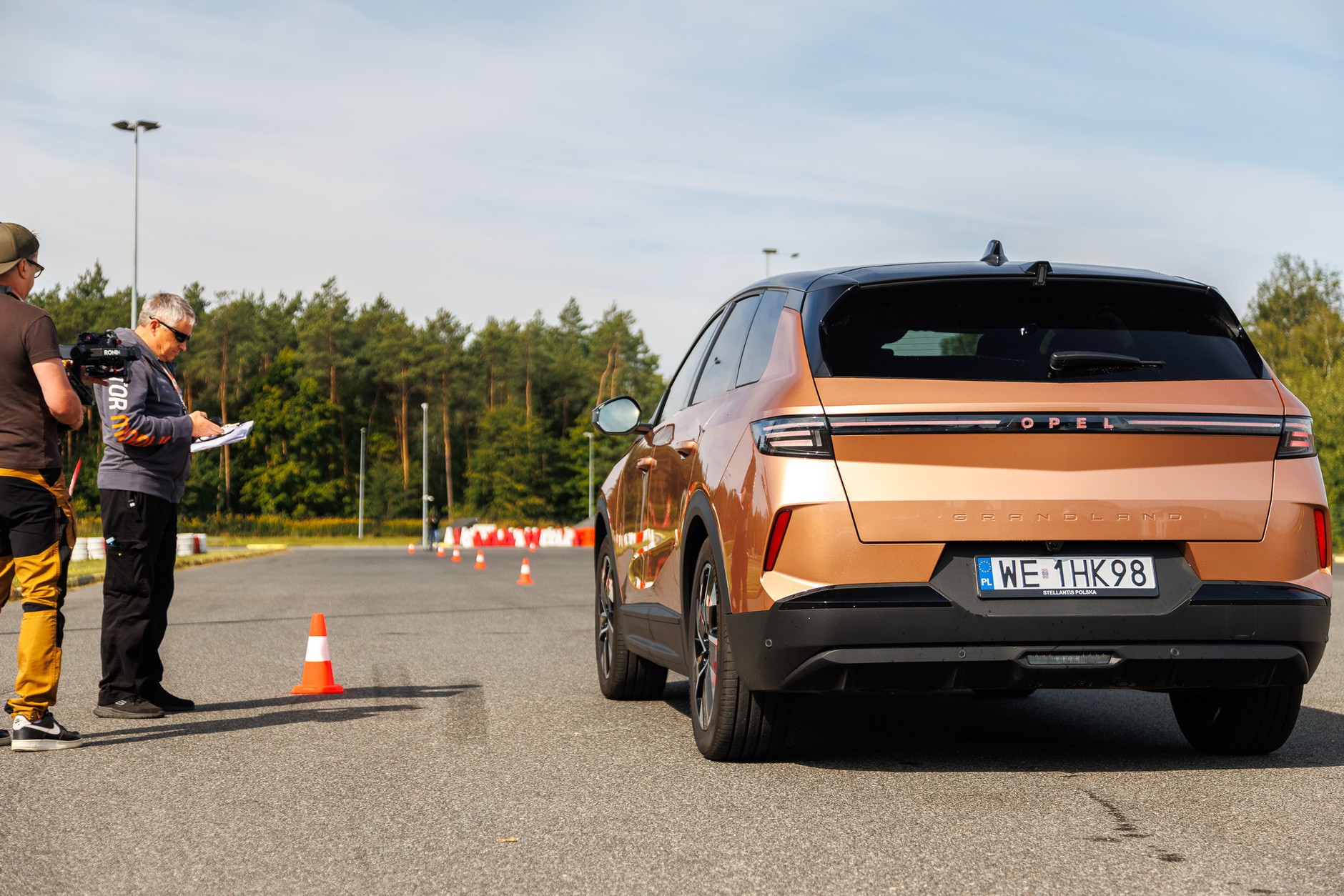 Opel Grandland okazał się najsłabszy podczas próby czasowej. Auto nastawione na komfort zawsze traci na łukach