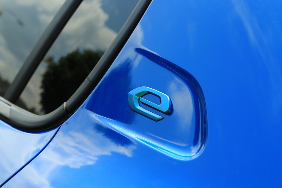 Peugeot e-208 GT