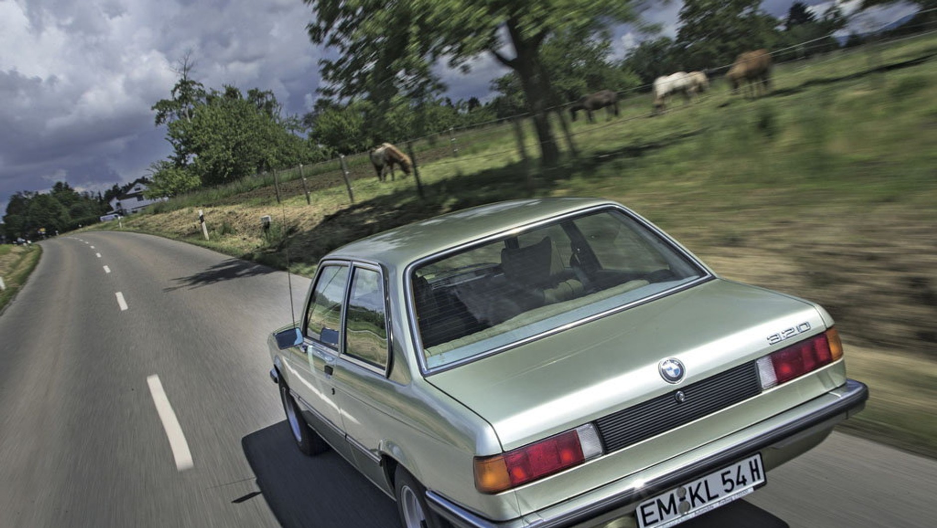 Nadal można znaleźć zadbane egzemplarze BMW E21 z 6-cylindrowym gaźnikowym silnikiem, i to w dobrej cenie. Wkrótce jednak może się to zmienić