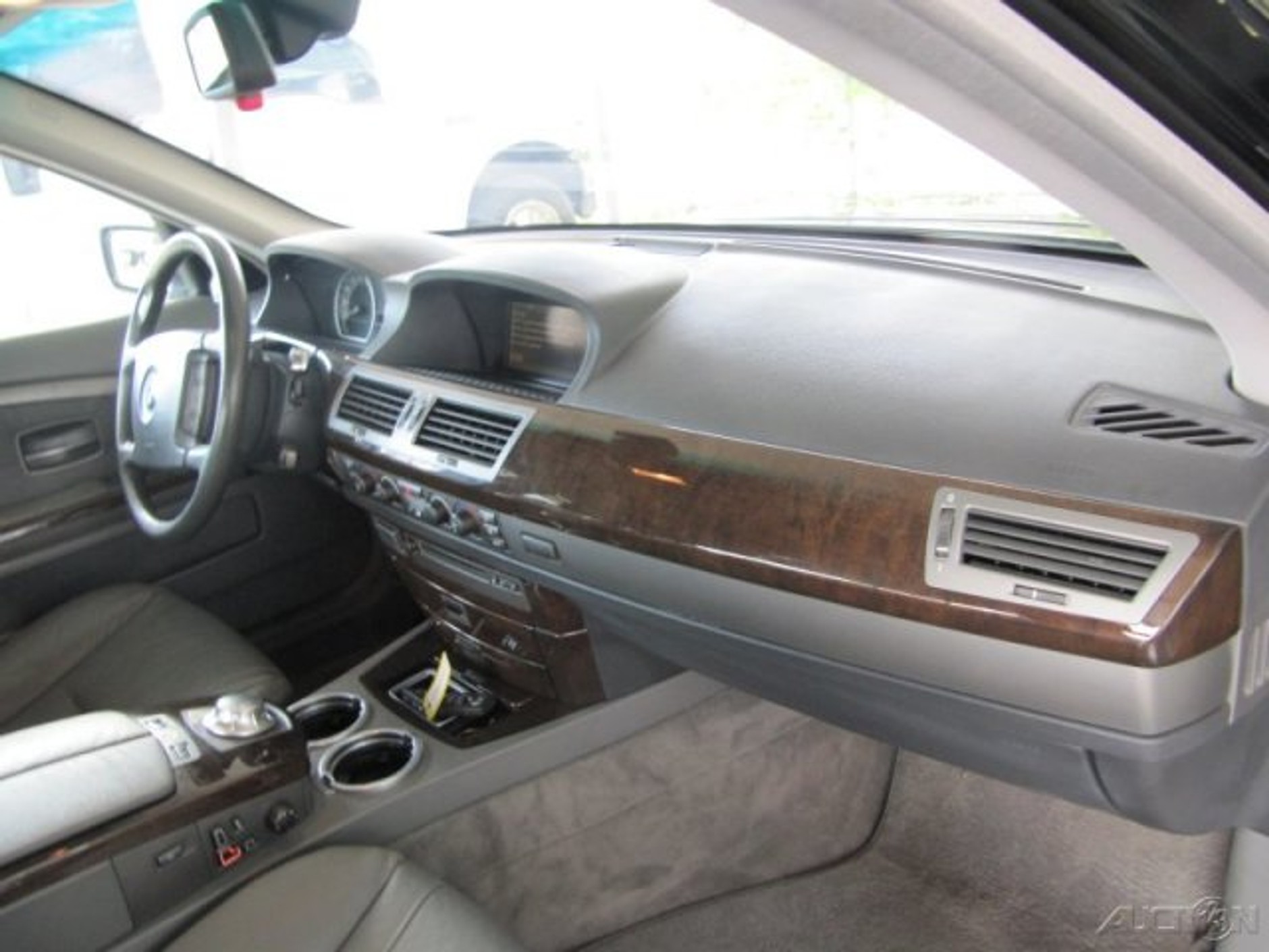 BMW 745i - o kurcze,  czy właściciel zażył rano tabletki?