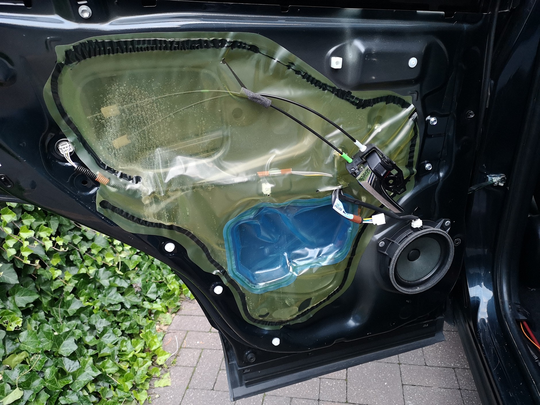 Fabryczne zabezpieczenie drzwi