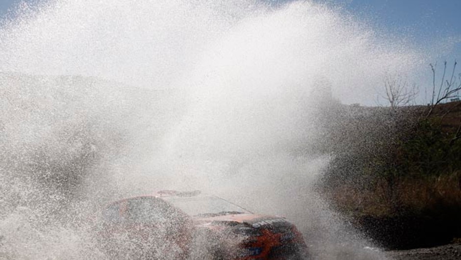 Rajd Meksyku 2010: Sébastien Loeb ucieka, Mikko Hirvonen walczy o awans (relacja z 2. etapu)