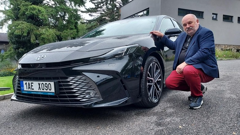 Toyota Camry 9. generacji