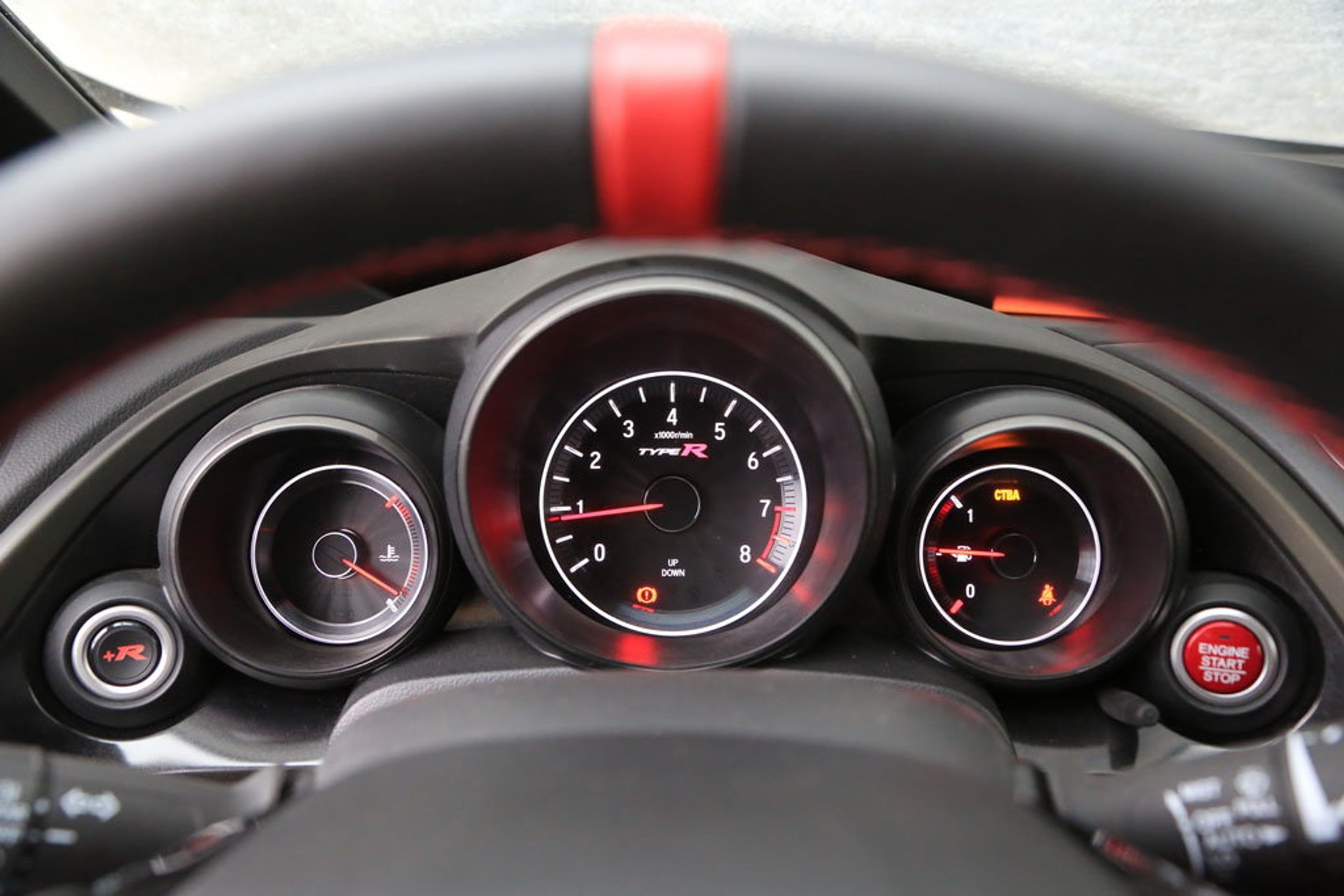 Honda Civic Type R - mroczny rycerz