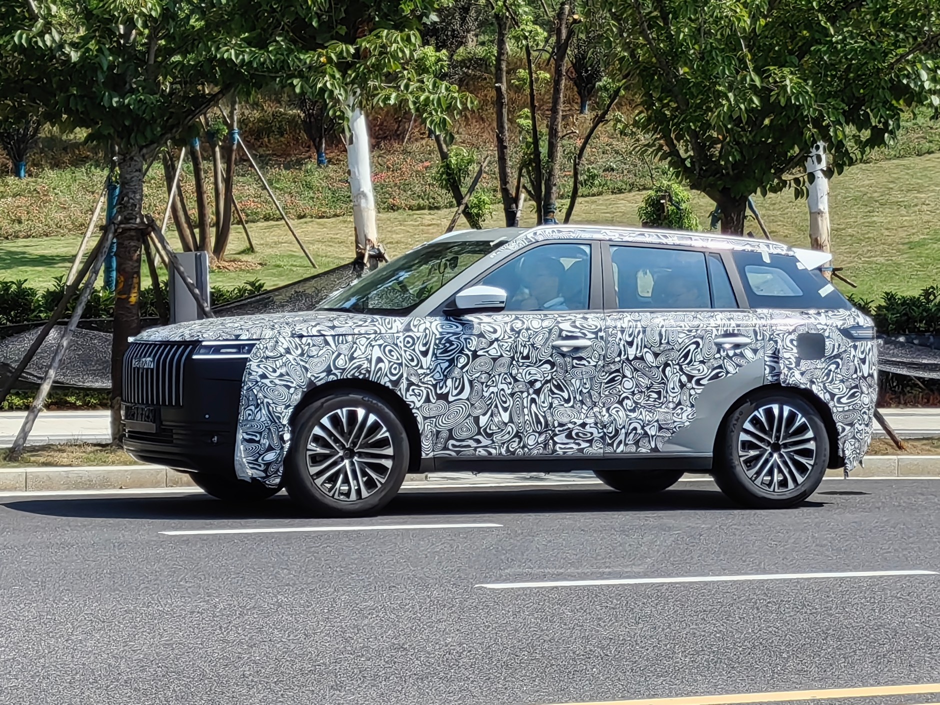 Jaecoo 5 w kamuflażu