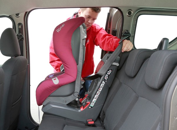 ISOFIX – co to jest? Jak sprawdzić, czy mam ISOFIX w swoim samochodzie?