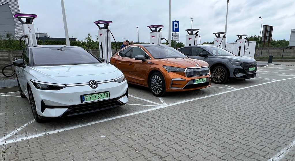 Porównanie kosztów przejazdu samochodami elektrycznymi i spalinowym