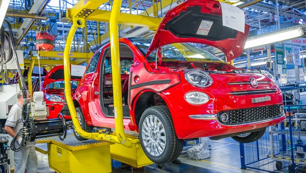 FCA tymczasowo zamyka swoje fabryki i salony we Włoszech
