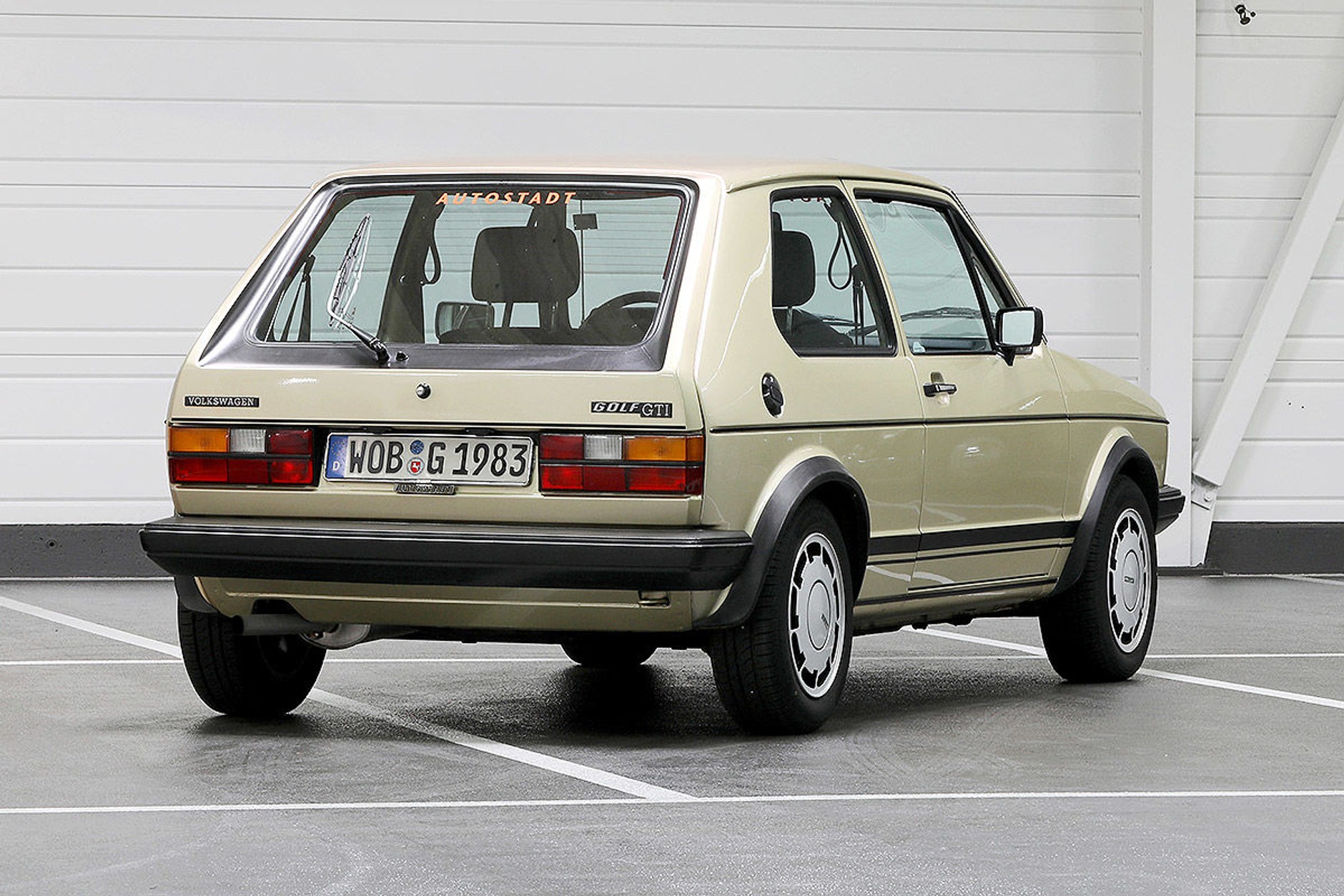 Tak powinno jeździ prawdziwe GTI – Volkswagen Golf 1 GTI Pirelli