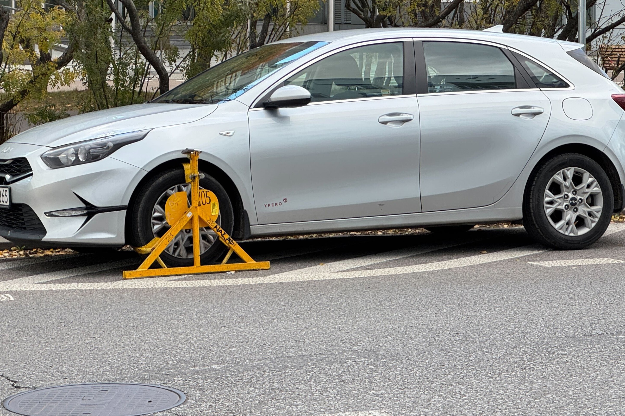 Nie odpuszczają w święta. Nie parkuj za B-38. Lecą mandaty