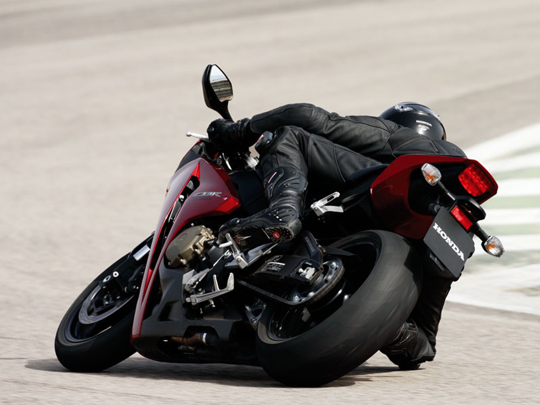 Honda CBR 1000 RR Fireblade 2008: naostrzona żyletka (prezentacja)