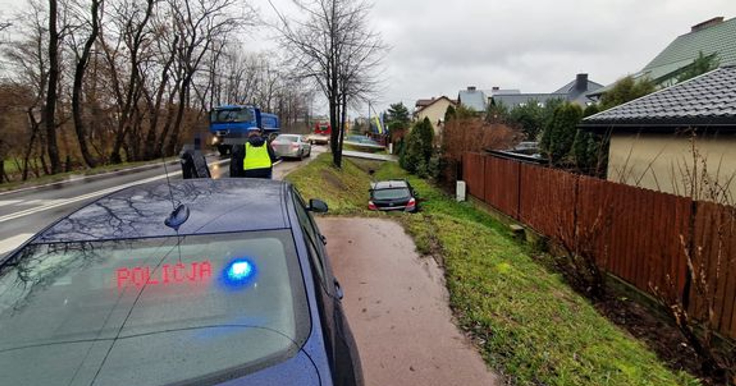 Kolizja drogowa odkrywa poszukiwanego przez sąd