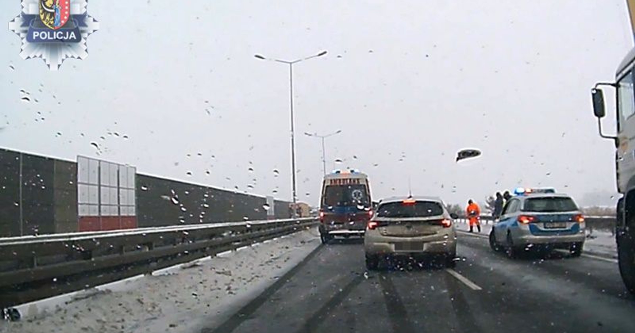 Policyjna eskorta na trasie