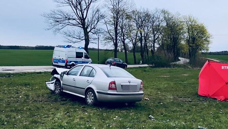 Nie zatrzymał się przed znakiem. Tragedia w Główczycach