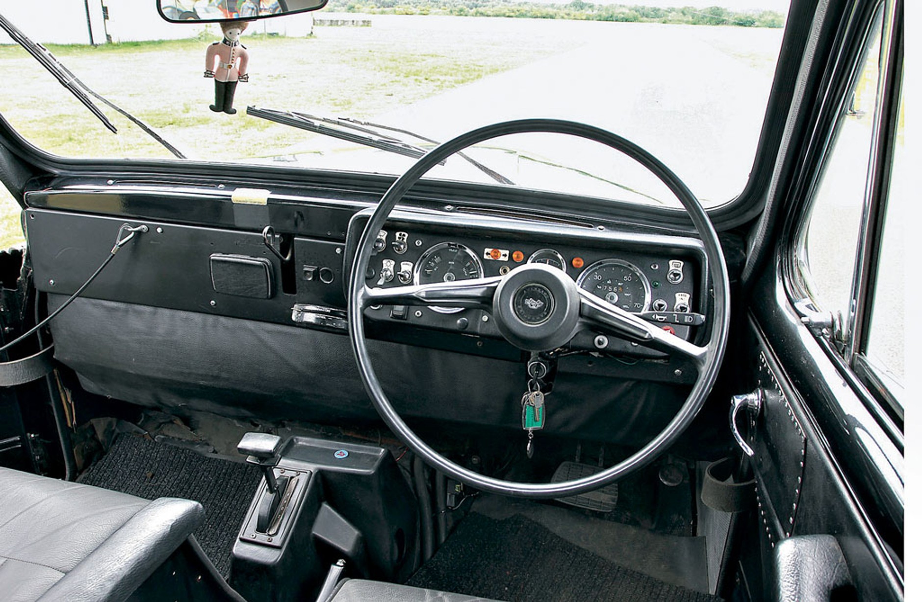 Mercedes W123 kontra Austin FX4Q - która taksówka jest lepsza?