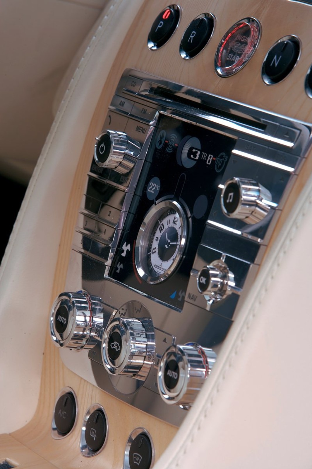 Genewa 2008: Aston Martin Rapide potwierdzony, produkcją zajmie się Magna Steyr