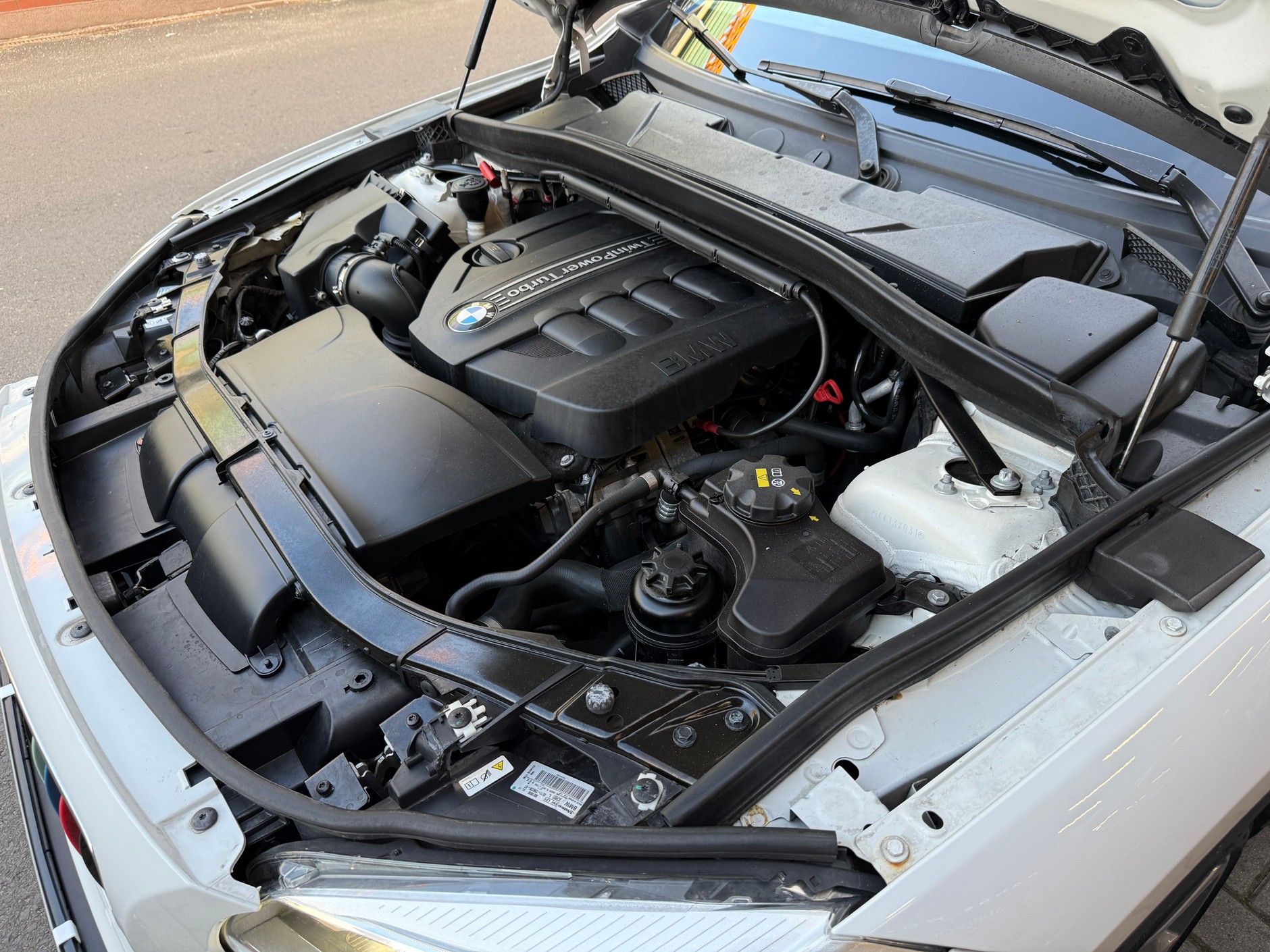 BMA X1 z ogłoszenia – komora silnika