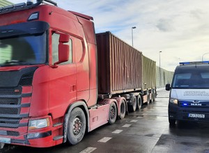 Znowu "stonoga" i znów zaskoczenie dla inspektorów ITD. Tym razem kierowca mocno przesadził