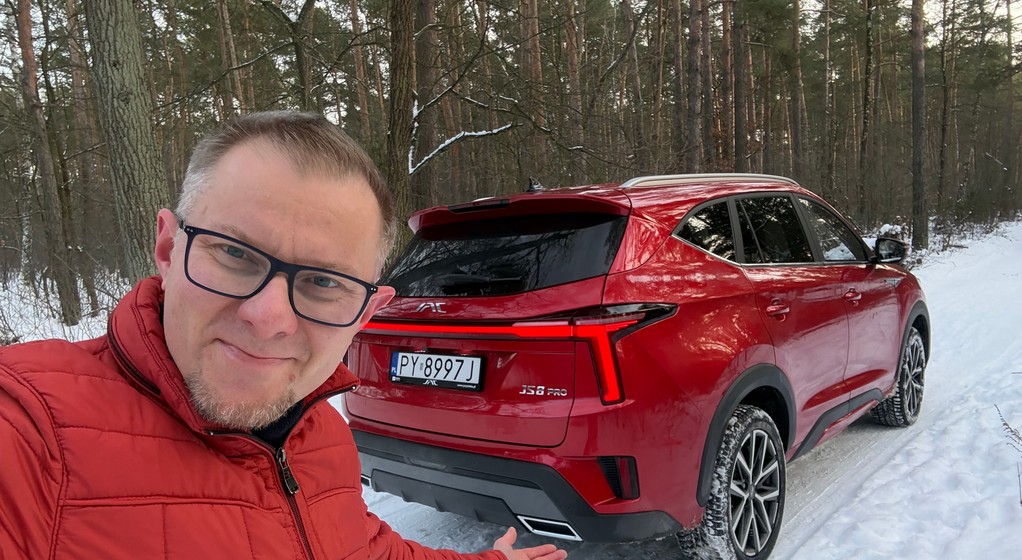 Jeździłem flagowym SUV-em marki JAC. Czy 7-osobowy JS8 Pro jest lepszy od europejskich konkurentów?