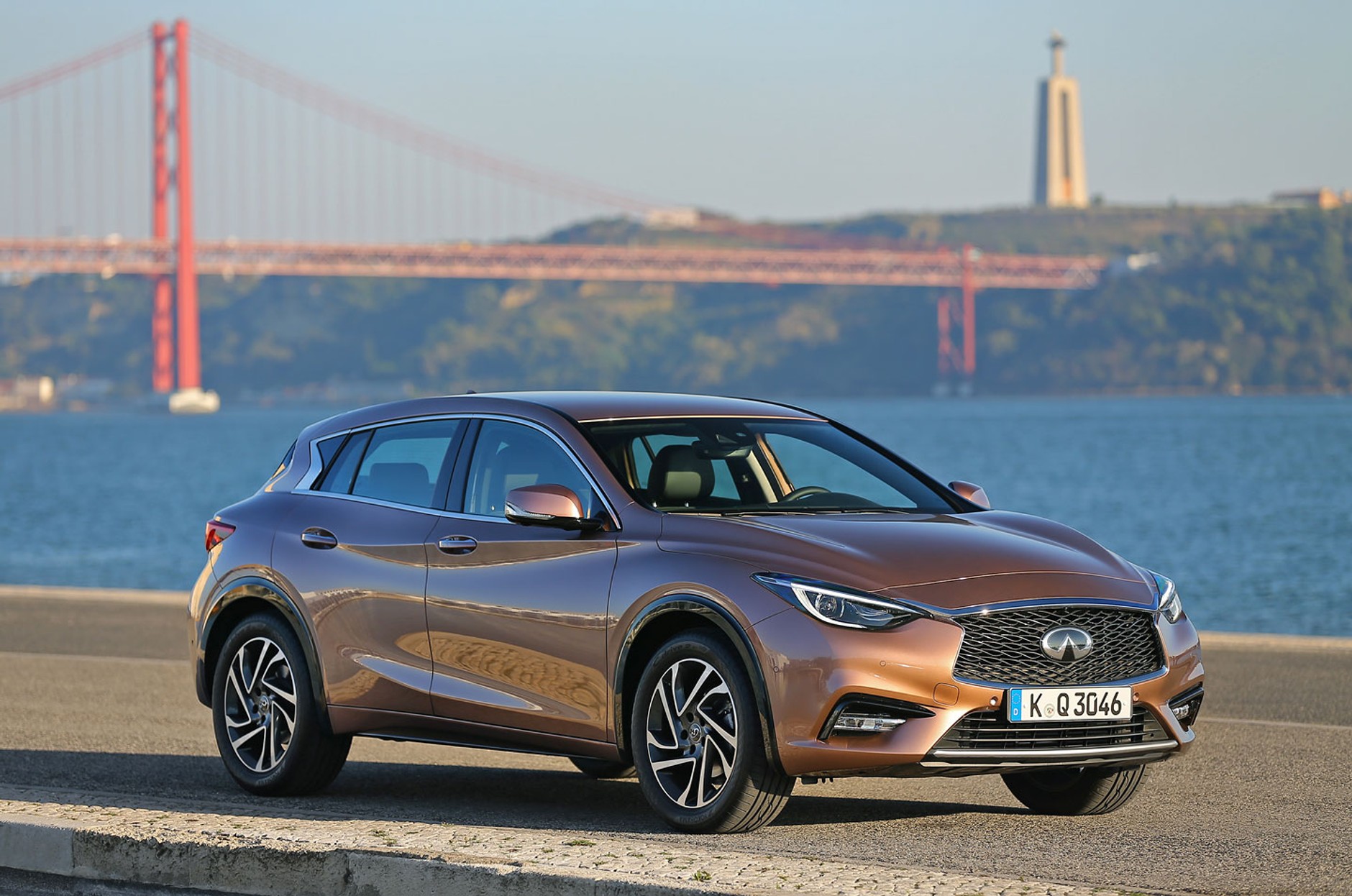 Infiniti Q30: rozpoczęto produkcję seryjną