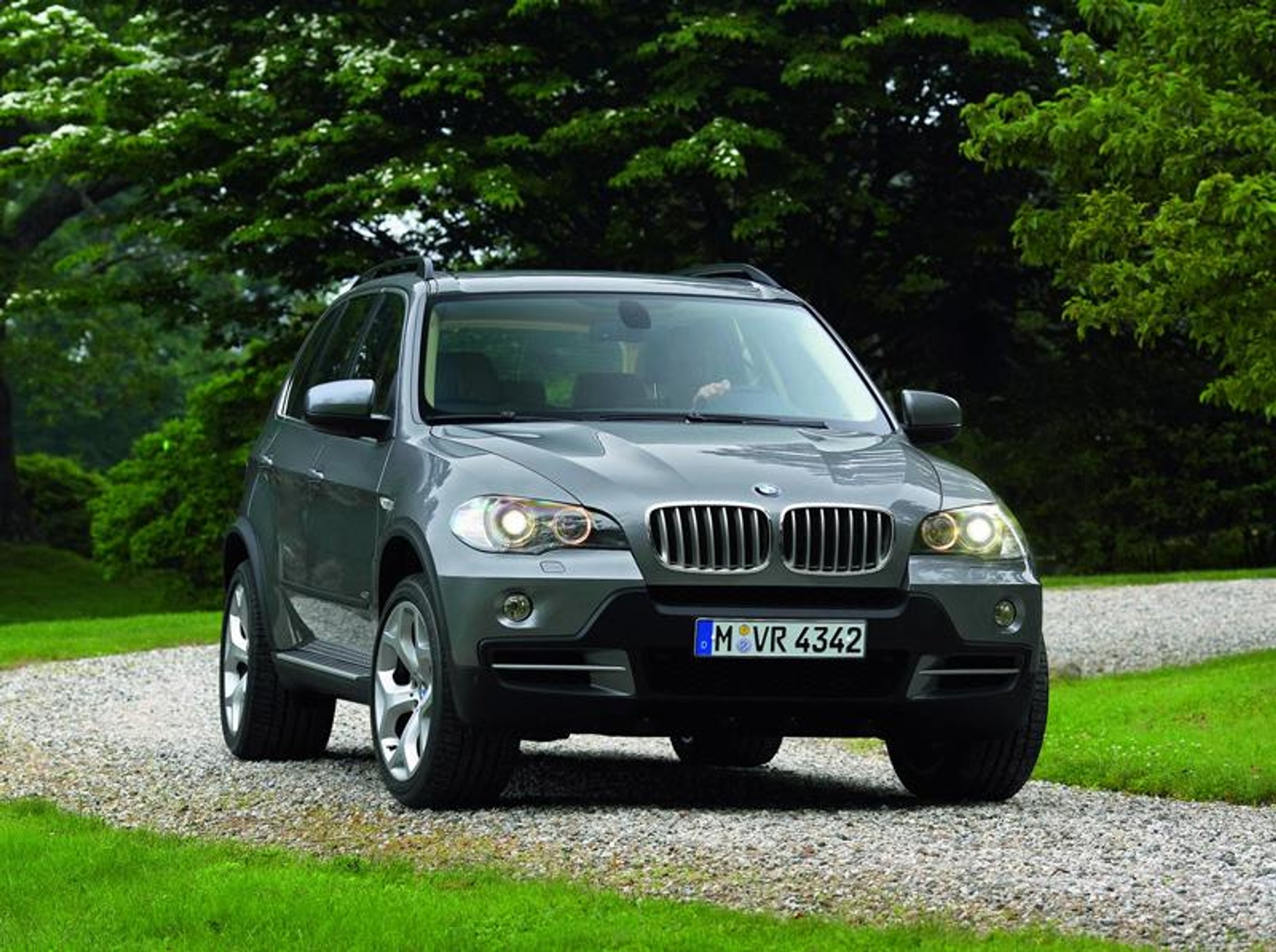 Nowe BMW X5: oficjalne zdjęcia i kompletne informacje