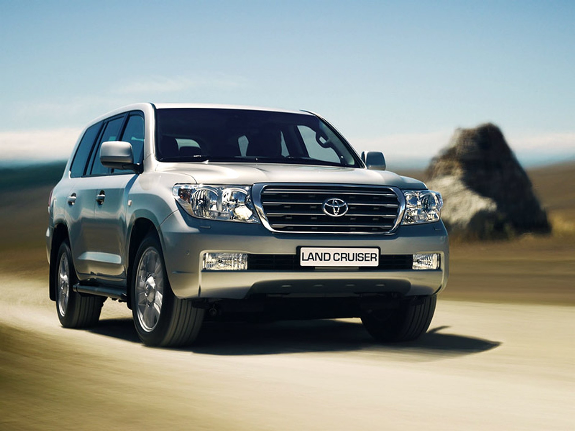 Nowa Toyota Land Cruiser V8 – pracowity mamut