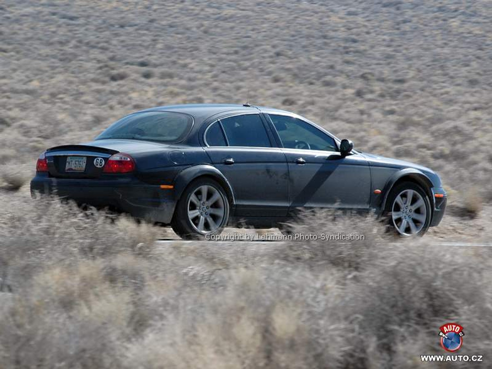 Zdjęcia szpiegowskie: Jaguar S-Type