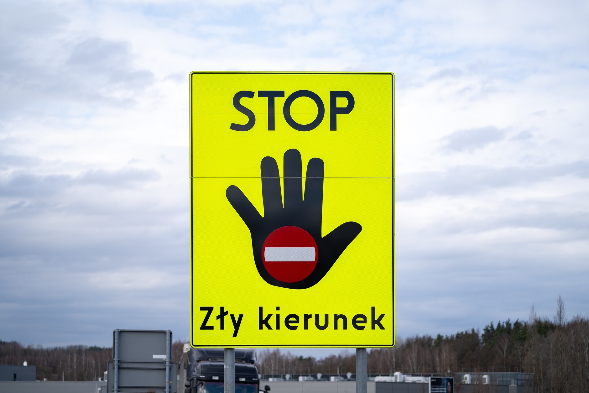 Tablica "STOP Zły kierunek"
