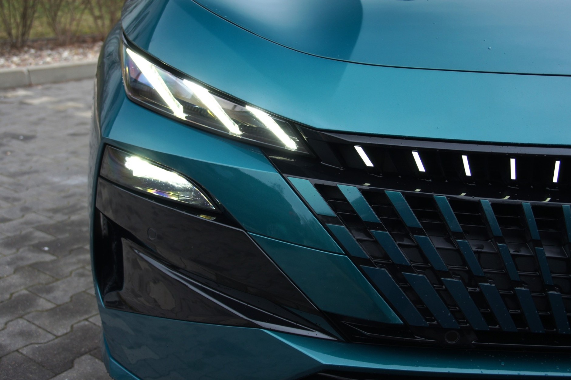 Peugeot 308 1.2 Hybrid 145 KM