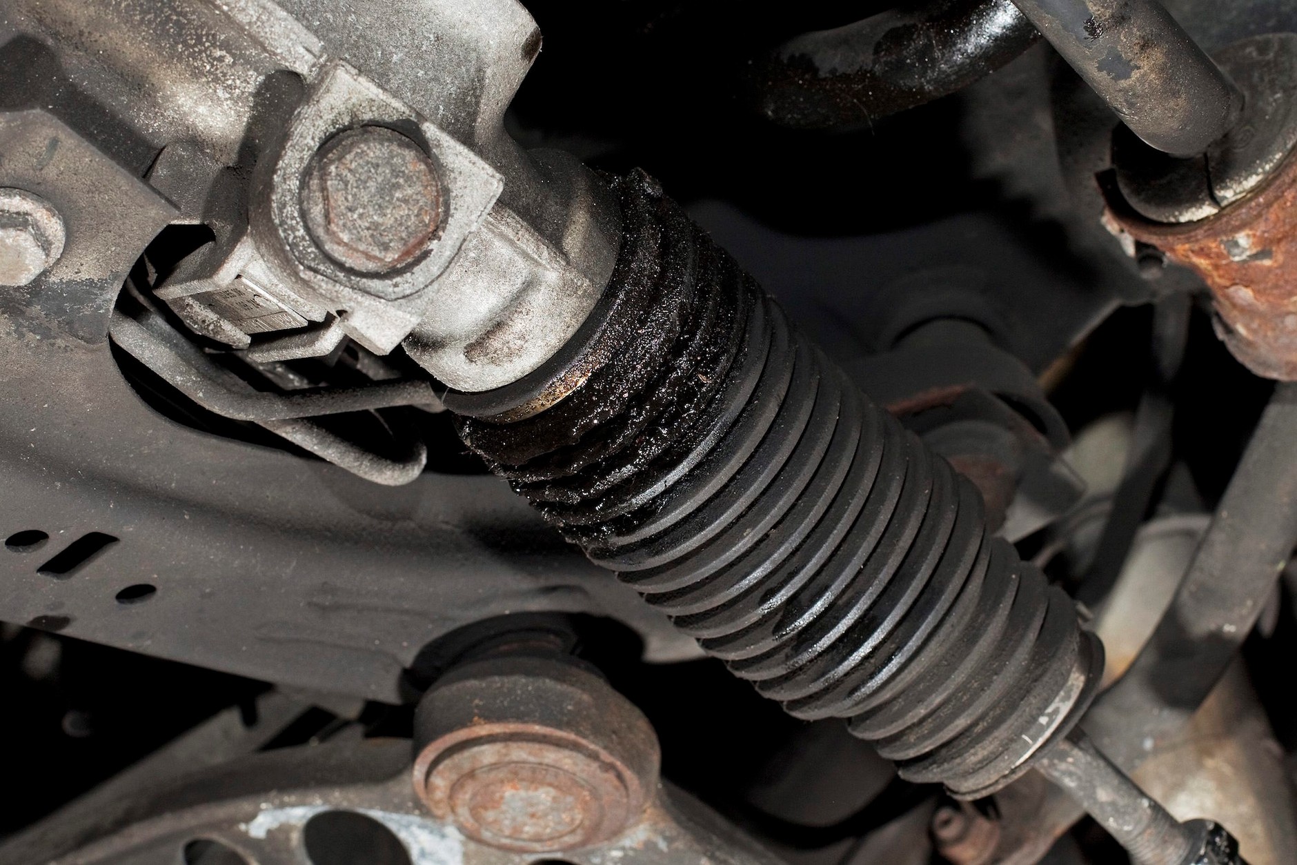 Przekładnia kierownicza: działanie, typowe usterki i koszty napraw