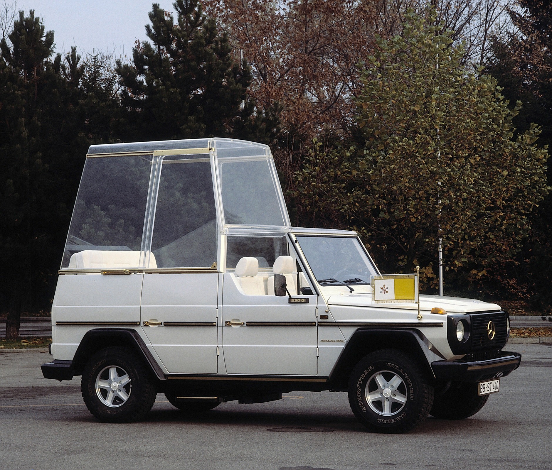 Mercedes 230 G "papamobile"