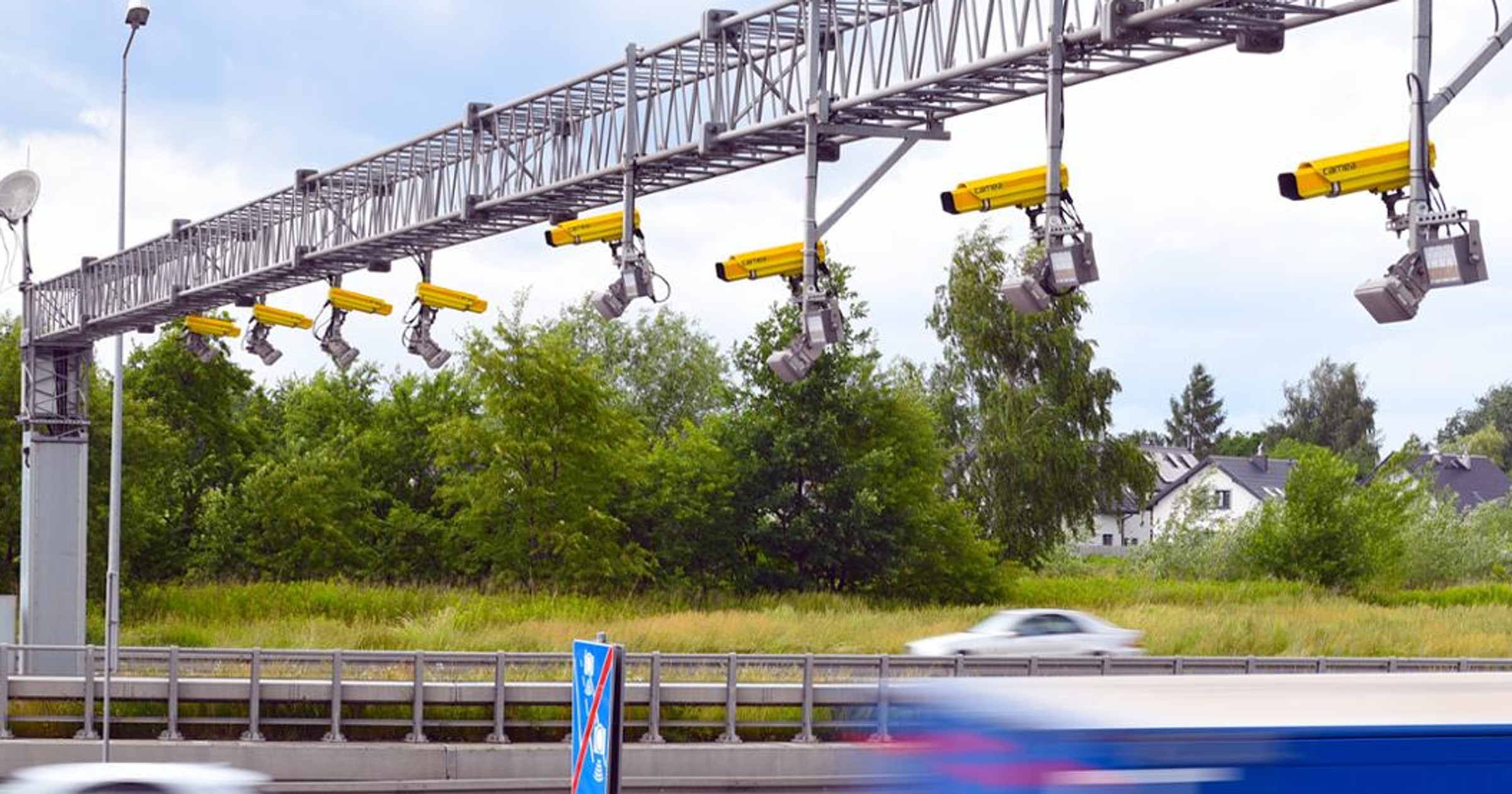 Odcinkowe pomiary prędkości okazują się o wiele skuteczniejsze niż fotoradary