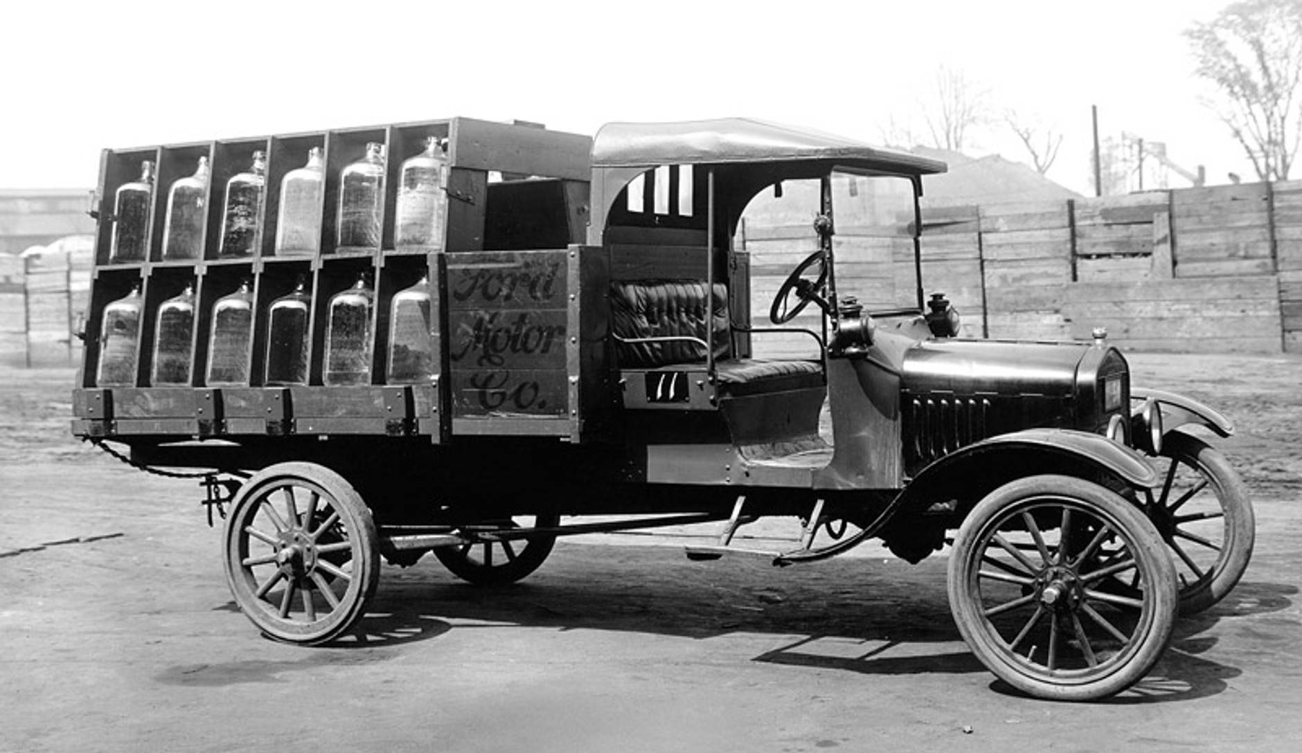 Ford Model T ma sto lat, na zlot przyjechało 750 (fotogaleria)