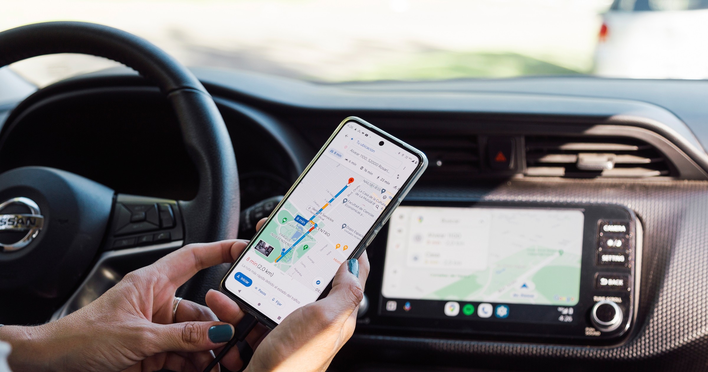 Używanie telefonu podczas postoju w korku jest wykroczeniem? Okazuje się, że takim samym, jak podczas jazdy