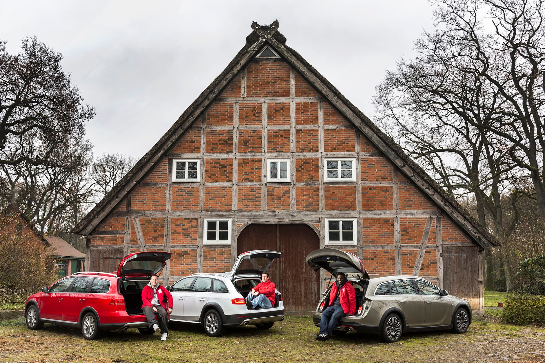 Używane kombi idealne na złe drogi - Passat Alltrack kontra A4 Allroad i Insignia Country Tourer