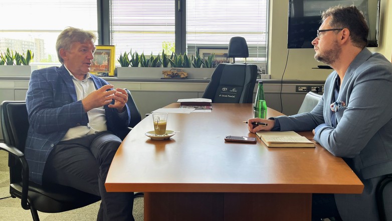 Jacek Pawlak, prezes Toyota Central Europe (po lewej)