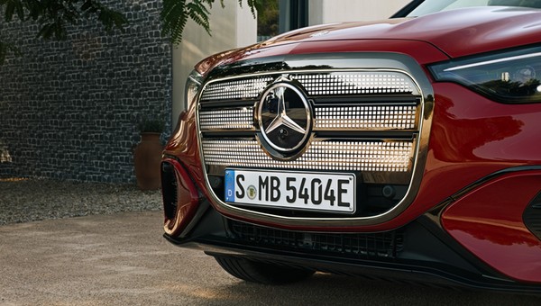 Mercedes GLC EQ błyszczy nie tylko grillem. Ma 713 km zasięgu i 39,1-calowy ekran