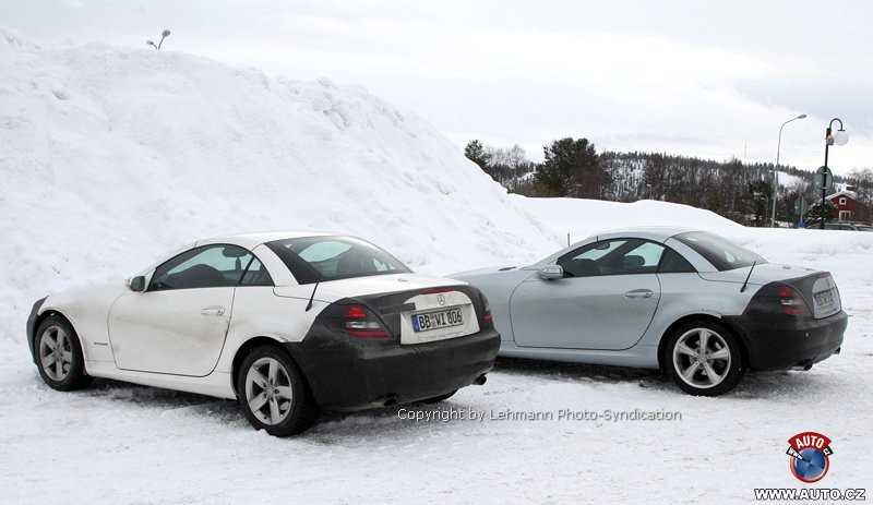 Zdjęcia szpiegowskie: odmłodzony Mercedes-Benz SLK