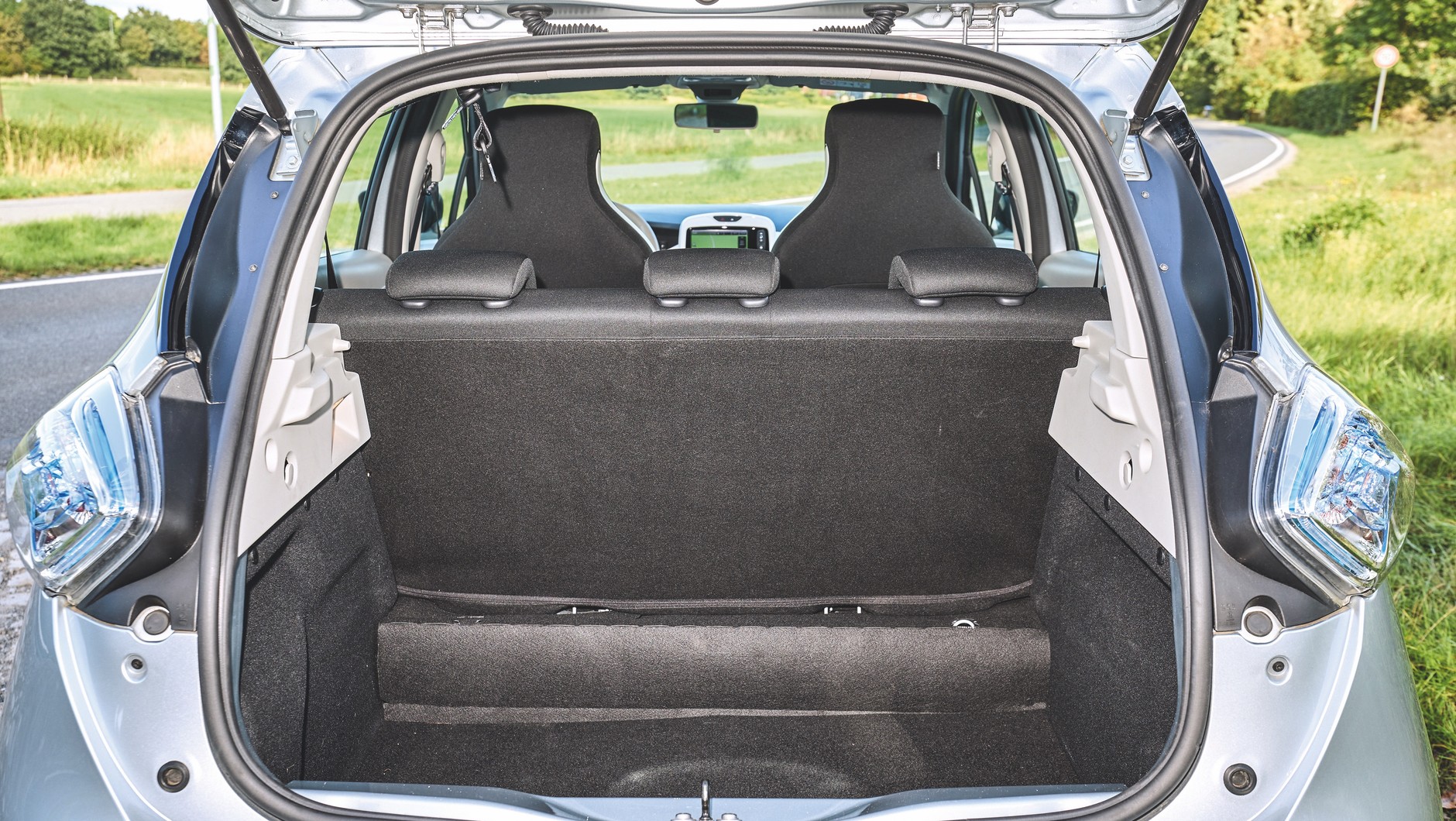 Renault Zoe ma zadziwiająco głęboki bagażnik