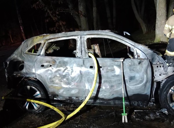 Spłonął elektryczny Mercedes. Akcja gaszenia trwała prawie dobę